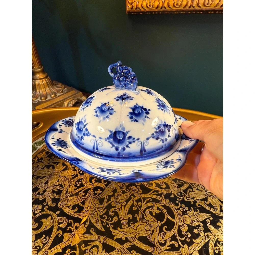 Vintage Gzhel Blue White Porcelain‎ Butter or Cheese Dish with Grape Finial